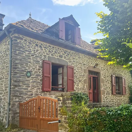 بيت للعطل Maison Auvergnate A Cote De Salers - 4 - Parking, Garage - Jardin - Salle De Jeux *