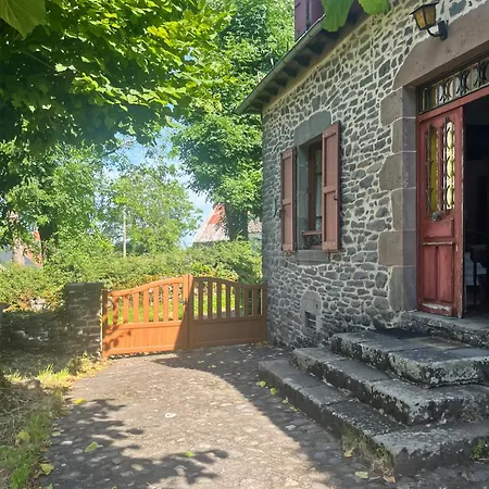 بيت للعطل Maison Auvergnate A Cote De Salers - 4 - Parking, Garage - Jardin - Salle De Jeux *
